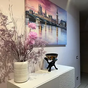  Appartamento Stylish Flat In